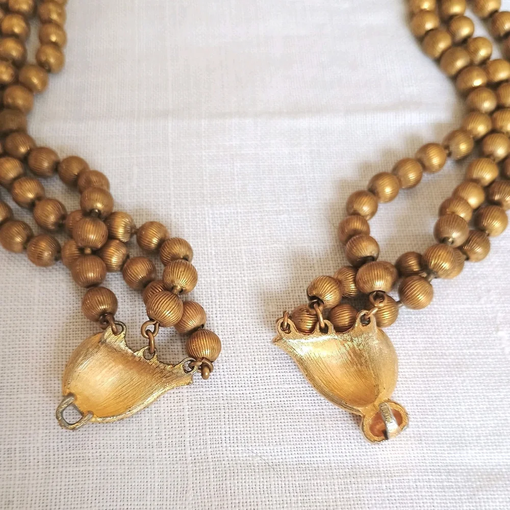 Unbranded gold tone